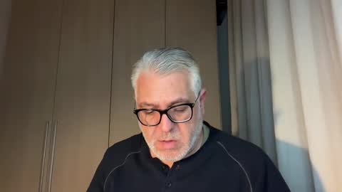 Snapshot of maxbillo chatting on March 19, 9:52 pm maxbillo online show from March 19, 9:52 pm