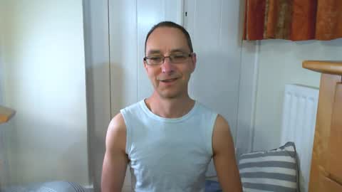 Max Davies online show from April 26, 7:28 am