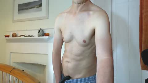 Max Davies online show from August 4, 9:34 am