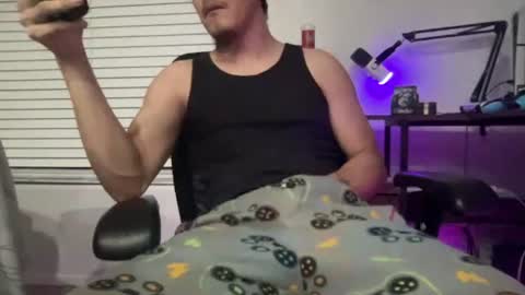 Snapshot of maxfreaky407284 chatting on June 16, 5:43 am perezcouple online show from June 16, 5:43 am