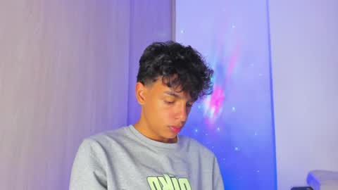Max  online show from April 27, 1:14 am