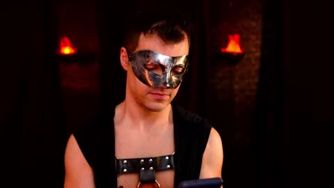 Snapshot of maxhughes chatting on October 31, 1:50 am Max Hughes online show from October 31, 1:50 am