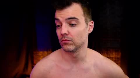 Snapshot of maxhughes chatting on November 6, 4:02 am Max Hughes online show from November 6, 4:02 am