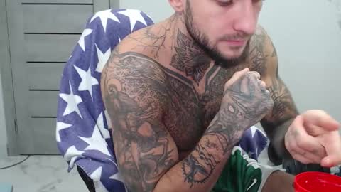 Snapshot of maxi_foxxx chatting on November 12, 4:35 am Maximus Fox online show from November 12, 4:35 am