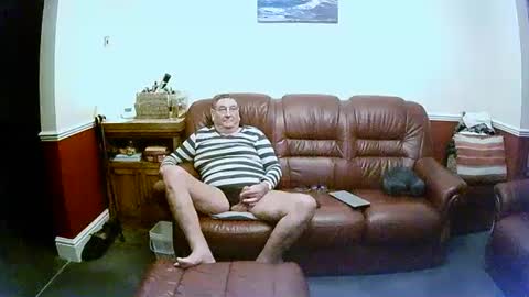 Snapshot of maxi_johnes chatting on January 6, 11:42 pm MAX online show from January 6, 11:42 pm