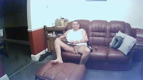 Snapshot of maxi_johnes chatting on January 17, 12:20 am MAX online show from January 17, 12:20 am