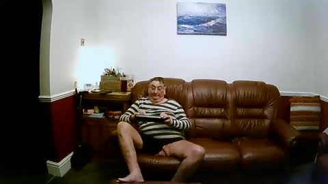 Snapshot of maxi_johnes chatting on February 2, 12:09 am MAX online show from February 2, 12:09 am