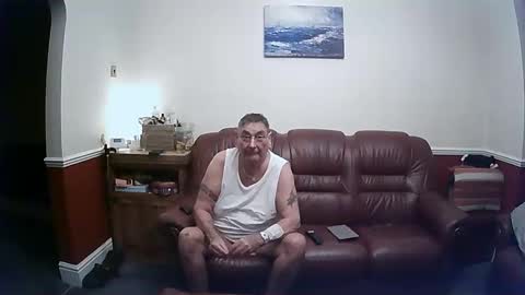 Snapshot of maxi_johnes chatting on February 6, 10:32 pm MAX online show from February 6, 10:32 pm