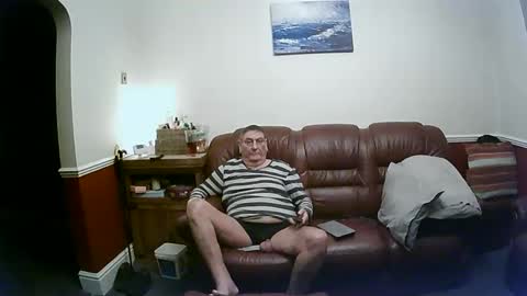 Snapshot of maxi_johnes chatting on February 18, 2:05 am MAX online show from February 18, 2:05 am