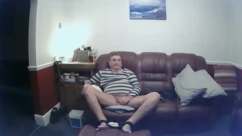 Snapshot of maxi_johnes chatting on March 4, 1:45 am MAX online show from March 4, 1:45 am