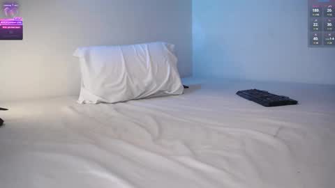 Snapshot of maxi_mux1 chatting on January 5, 3:32 am MAXI online show from January 5, 3:32 am