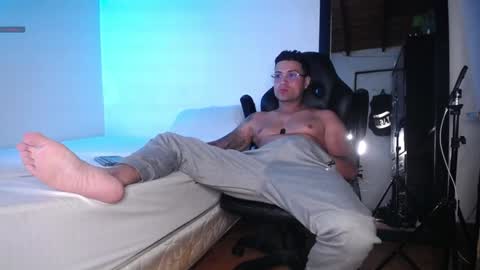 Snapshot of maxi_mux1 chatting on February 7, 3:55 am MAXI online show from February 7, 3:55 am