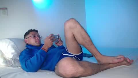 Snapshot of maxi_mux1 chatting on February 18, 6:04 am MAXI online show from February 18, 6:04 am