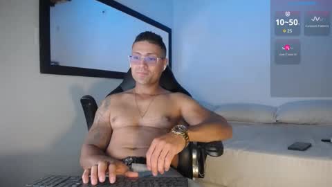 Snapshot of maxi_mux1 chatting on September 16, 4:35 am MAXI online show from September 16, 4:35 am