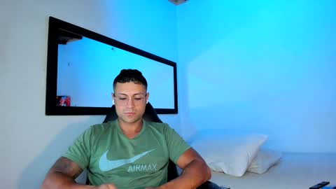 Snapshot of maxi_mux1 chatting on September 26, 6:06 am MAXI online show from September 26, 6:06 am