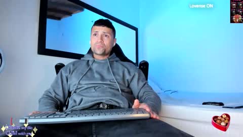 Snapshot of maxi_mux1 chatting on October 3, 8:11 am MAXI online show from October 3, 8:11 am