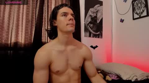 Snapshot of maxi_styles chatting on December 3, 6:49 pm Alex online show from December 3, 6:49 pm