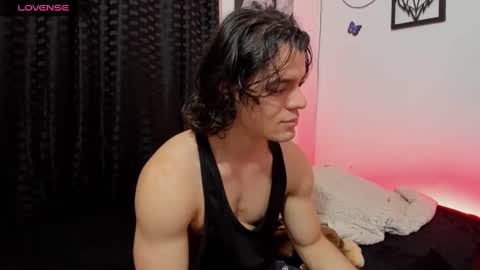 Snapshot of maxi_styles chatting on December 3, 11:13 pm Alex online show from December 3, 11:13 pm