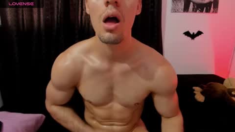 Snapshot of maxi_styles chatting on December 7, 9:55 pm Alex online show from December 7, 9:55 pm