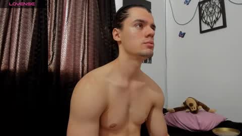 Snapshot of maxi_styles chatting on December 10, 7:22 pm Alex online show from December 10, 7:22 pm