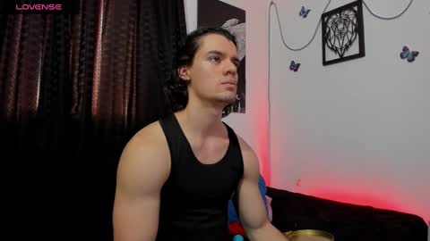 Snapshot of maxi_styles chatting on December 10, 10:26 pm Alex online show from December 10, 10:26 pm