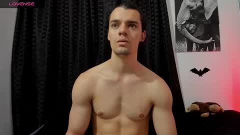 Snapshot of maxi_styles chatting on December 11, 11:21 pm Alex online show from December 11, 11:21 pm