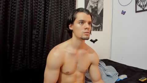 Snapshot of maxi_styles chatting on December 21, 12:09 am Alex online show from December 21, 12:09 am