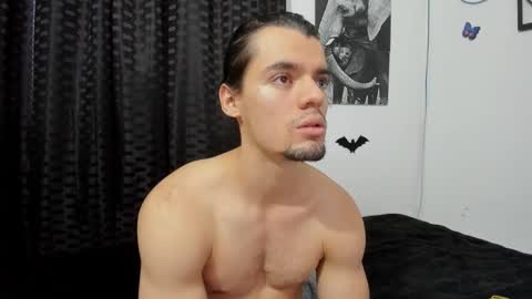 Snapshot of maxi_styles chatting on December 23, 10:33 pm Alex online show from December 23, 10:33 pm