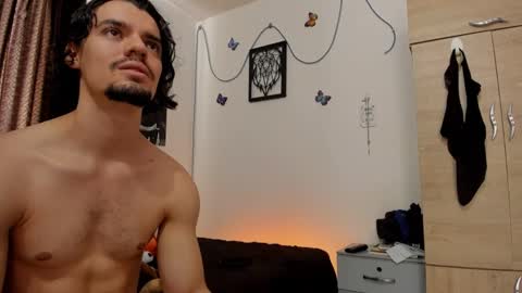 Snapshot of maxi_styles chatting on January 9, 5:43 pm Alex online show from January 9, 5:43 pm