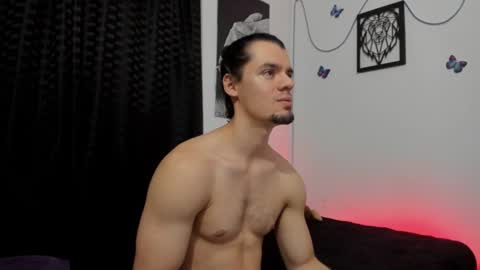 Snapshot of maxi_styles chatting on January 24, 3:22 am Alex online show from January 24, 3:22 am