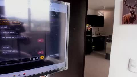 Snapshot of maxi_styles chatting on February 23, 8:33 pm Alex online show from February 23, 8:33 pm