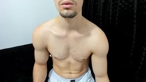 Snapshot of maxi_styles chatting on October 24, 10:28 pm Alex online show from October 24, 10:28 pm