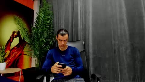 Snapshot of maxi_styles chatting on February 20, 11:32 am Alex online show from February 20, 11:32 am