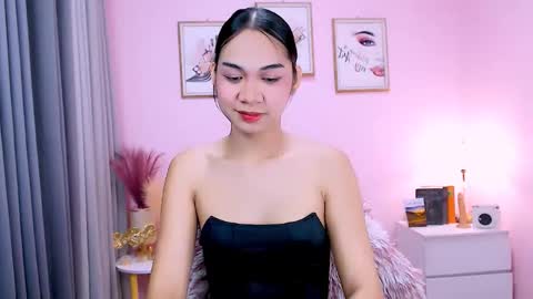 Snapshot of maxie_greyson chatting on February 24, 12:30 am maxie greyson online show from February 24, 12:30 am