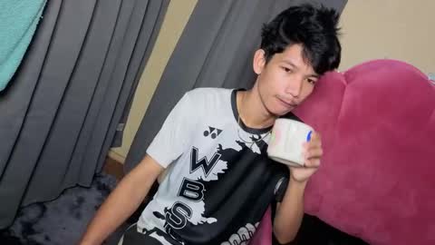 Snapshot of maxiebunny99 chatting on November 18, 10:14 pm Reyn online show from November 18, 10:14 pm