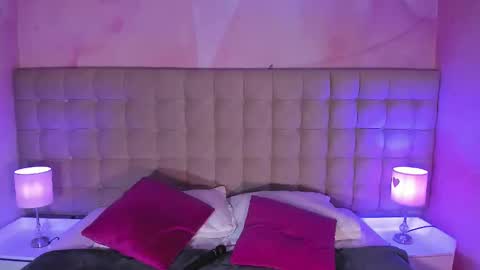 Snapshot of maxim_walker chatting on October 3, 6:54 am maxim online show from October 3, 6:54 am