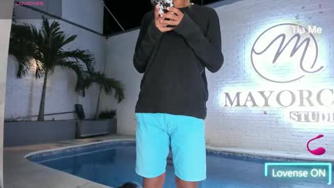 Snapshot of maxim_walker chatting on October 10, 6:12 am maxim online show from October 10, 6:12 am