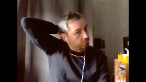 Snapshot of maximefrxx chatting on January 16, 1:04 pm Maxime online show from January 16, 1:04 pm