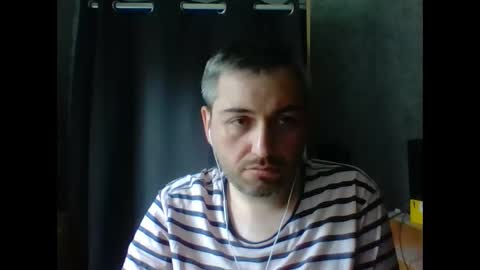 Snapshot of maximefrxx chatting on June 1, 1:24 pm Maxime online show from June 1, 1:24 pm