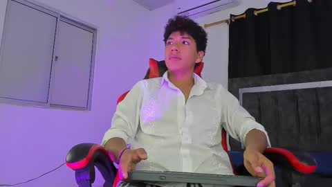 Maximiliano online show from November 7, 8:31 pm