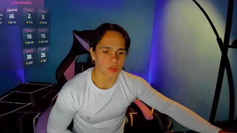 Snapshot of maximiliano_scoott_ chatting on October 3, 7:11 pm maximiliano_scoott_ online show from October 3, 7:11 pm