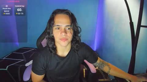 Snapshot of maximiliano_scoott_ chatting on October 15, 7:03 pm maximiliano_scoott_ online show from October 15, 7:03 pm