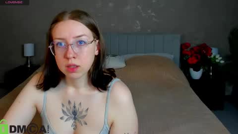 maxine online show from March 25, 4:18 am