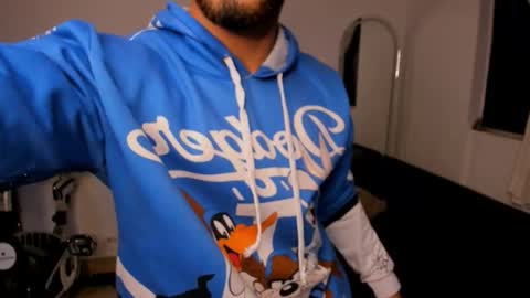 Snapshot of maximo004 chatting on November 19, 3:06 am Maximo online show from November 19, 3:06 am