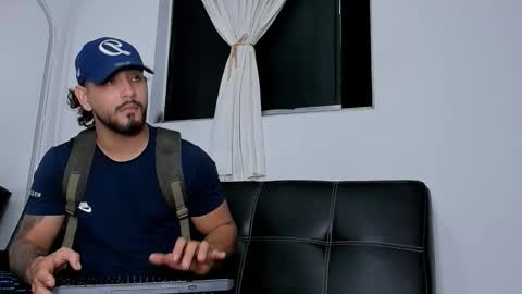 Snapshot of maximo004 chatting on November 29, 3:09 am Maximo online show from November 29, 3:09 am