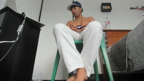 Snapshot of maximo__77 chatting on December 4, 3:43 pm maximo__77 online show from December 4, 3:43 pm