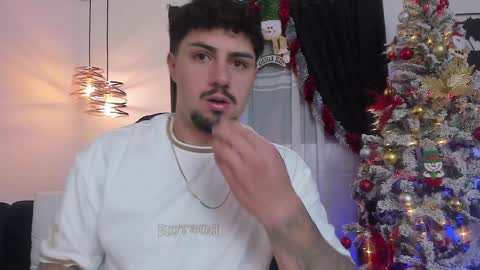 Snapshot of maximo_rodriguez chatting on December 5, 8:33 am Maximo online show from December 5, 8:33 am