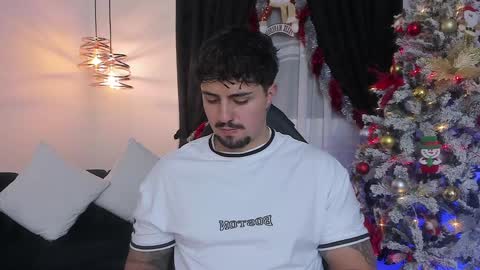 Snapshot of maximo_rodriguez chatting on December 14, 3:29 am Maximo online show from December 14, 3:29 am