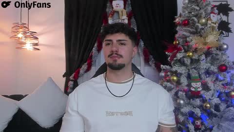 Snapshot of maximo_rodriguez chatting on December 23, 8:22 am Maximo online show from December 23, 8:22 am