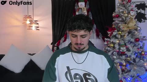 Snapshot of maximo_rodriguez chatting on December 30, 2:42 am Maximo online show from December 30, 2:42 am